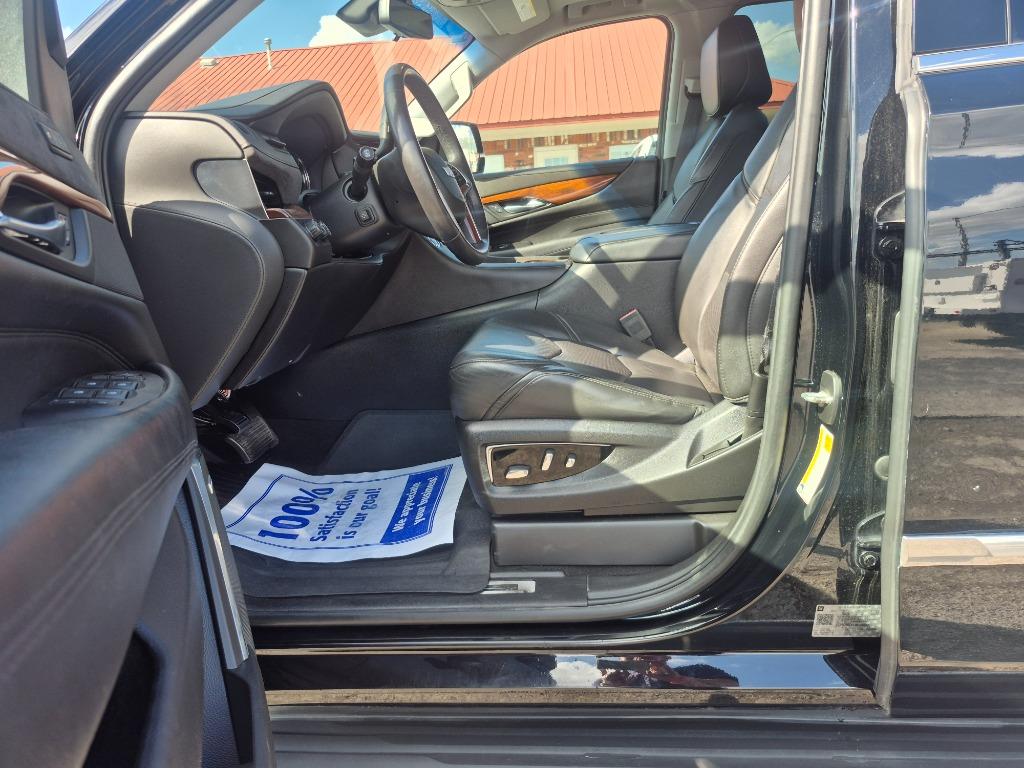 2018 Cadillac Escalade - $22,999