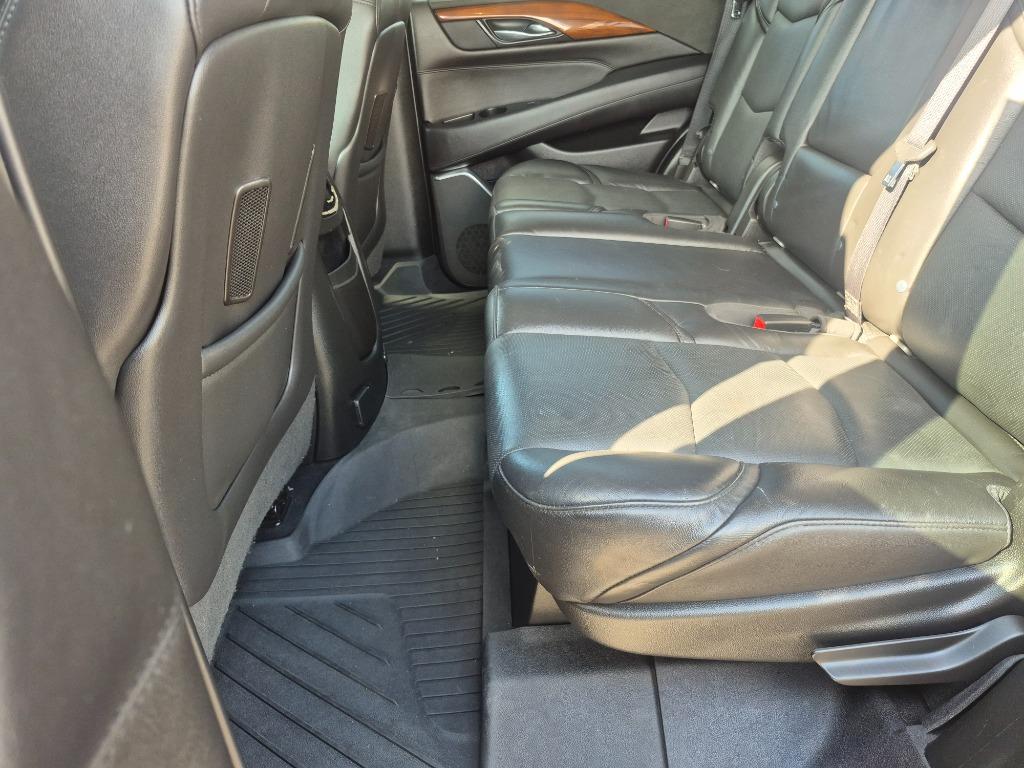 2018 Cadillac Escalade - $22,999