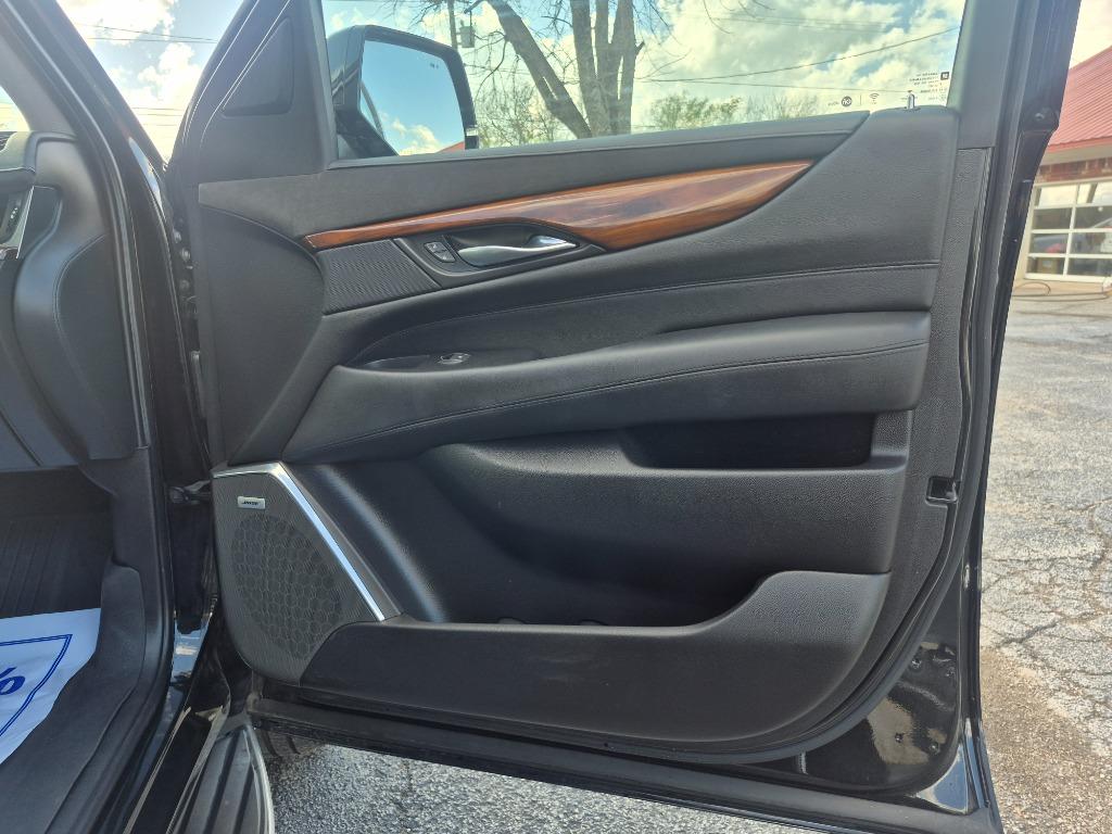 2018 Cadillac Escalade - $22,999