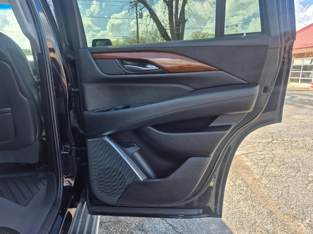 2018 Cadillac Escalade - $22,999