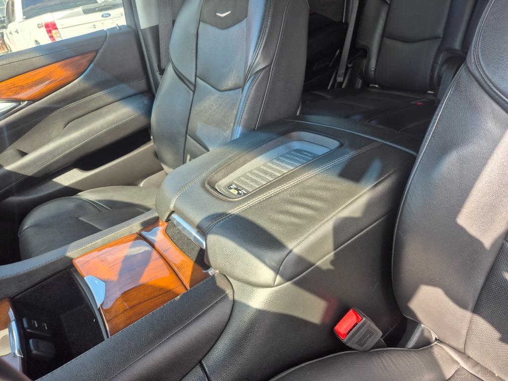 2018 Cadillac Escalade - $22,999