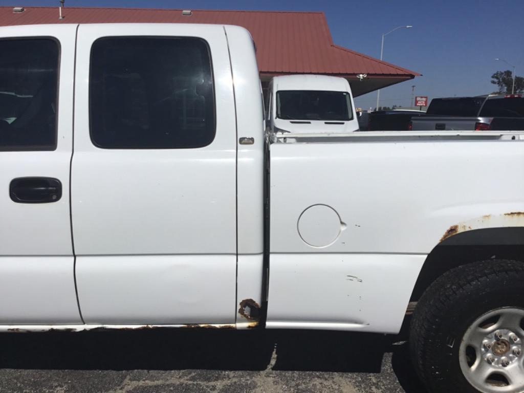 2004 Chevrolet Silverado - $3,999