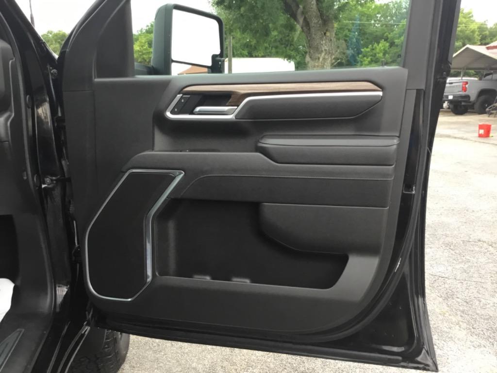 2025 Chevrolet Silverado 3500 - $57,999