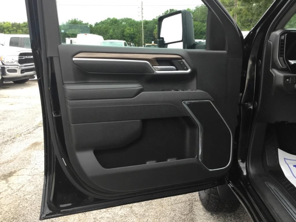 2025 Chevrolet Silverado 3500 - $57,999