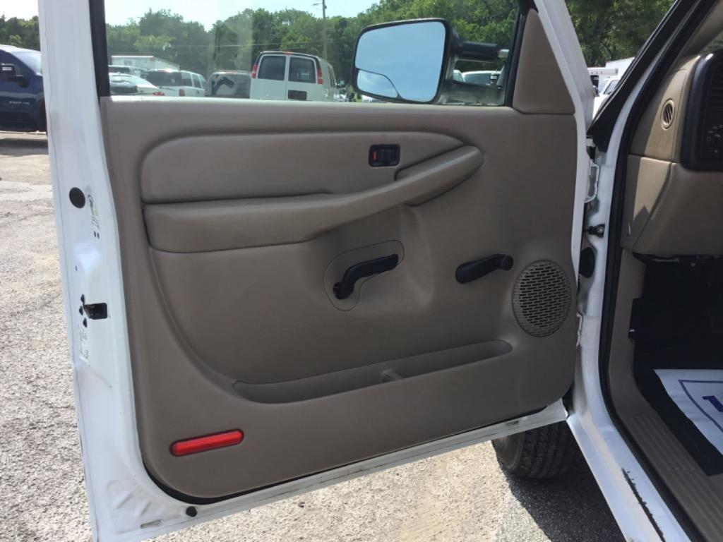 2005 Chevrolet Silverado 3500 - $16,999