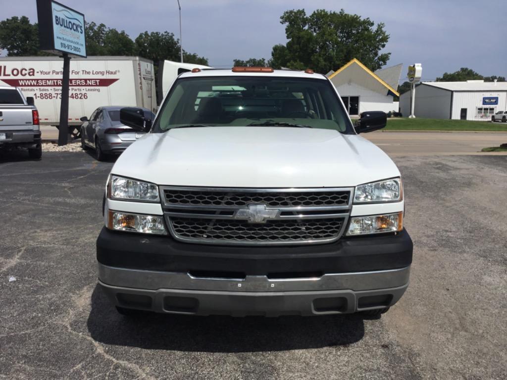 2005 Chevrolet Silverado 3500 - $16,999