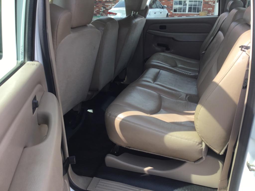 2005 Chevrolet Silverado 3500 - $16,999