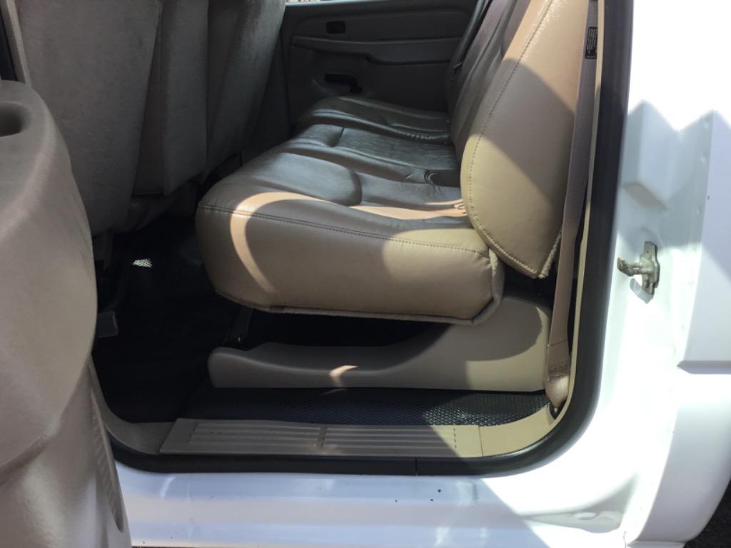 2005 Chevrolet Silverado 3500 - $16,999