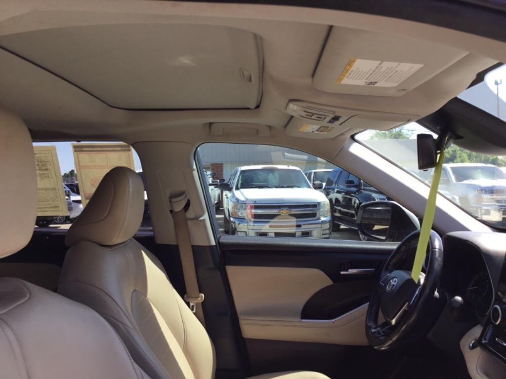 2020 Toyota Highlander - $29,999