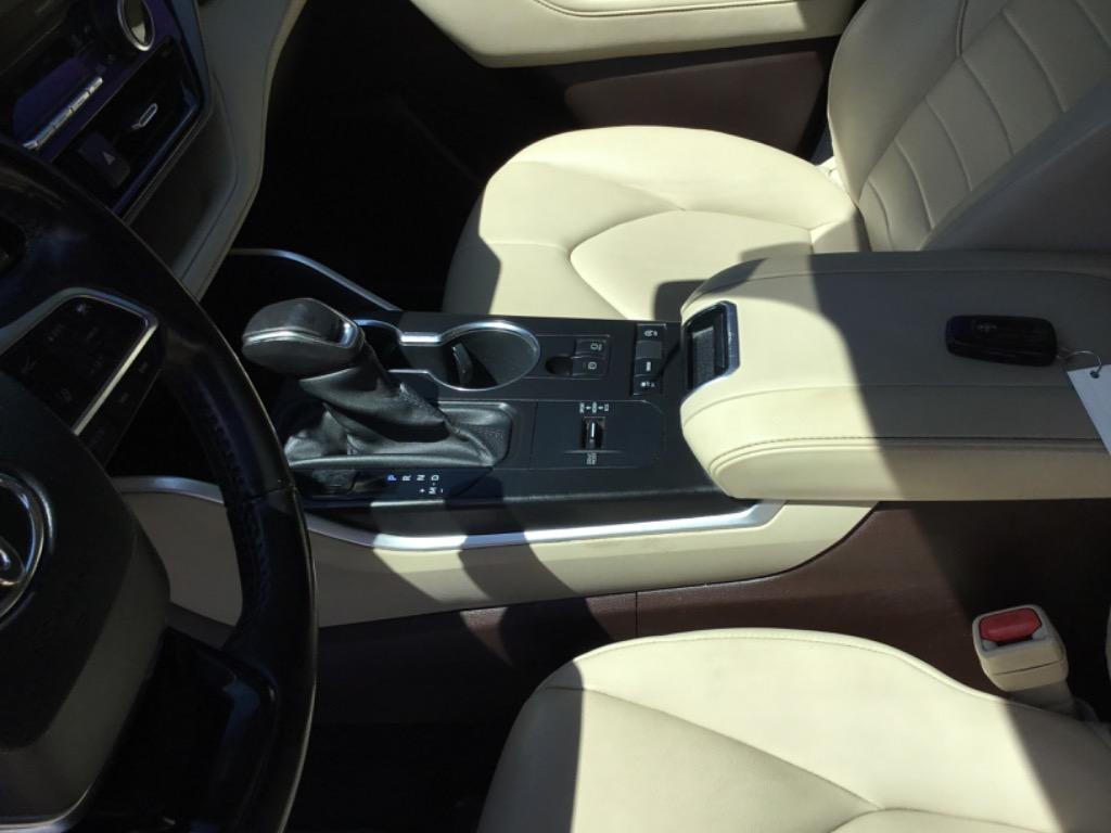 2020 Toyota Highlander - $29,999