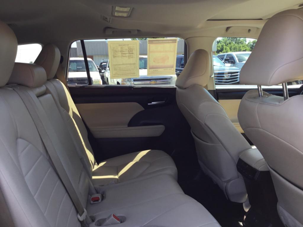 2020 Toyota Highlander - $29,999