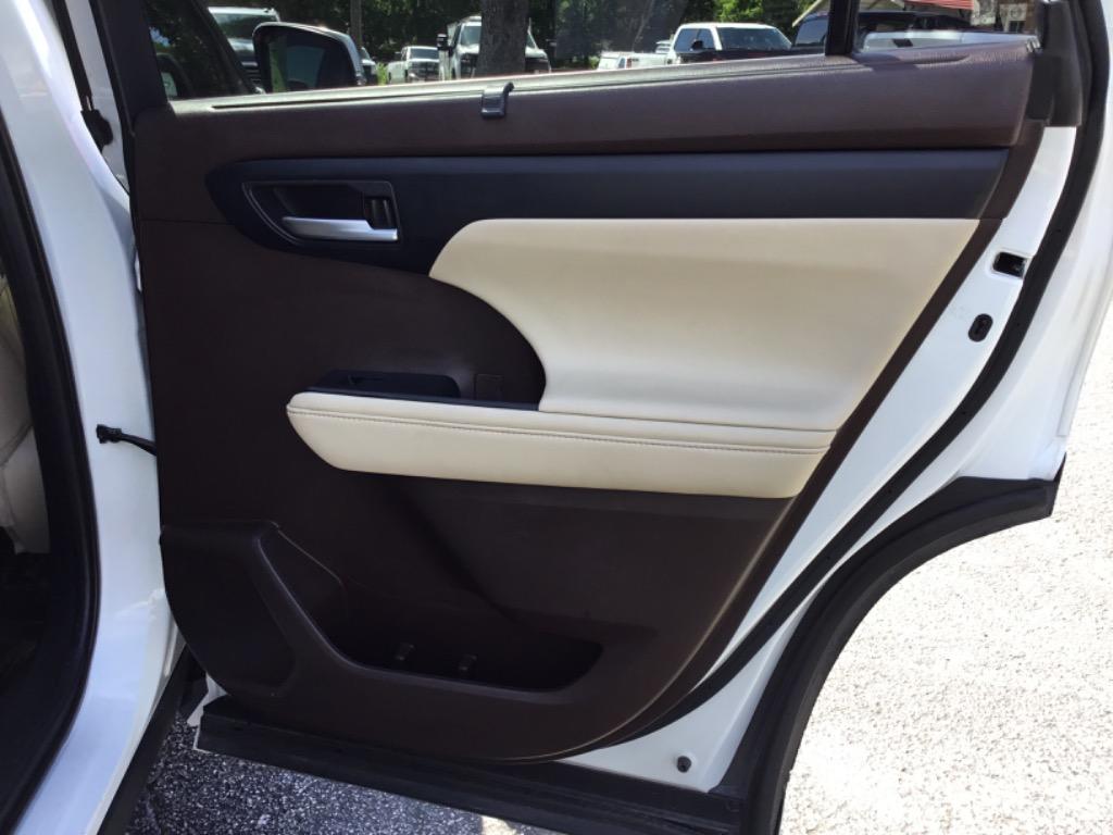 2020 Toyota Highlander - $29,999