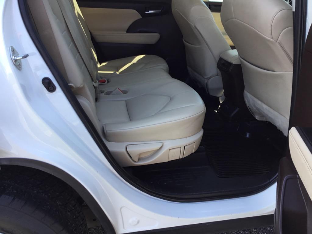 2020 Toyota Highlander - $29,999