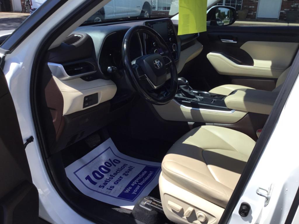 2020 Toyota Highlander - $29,999
