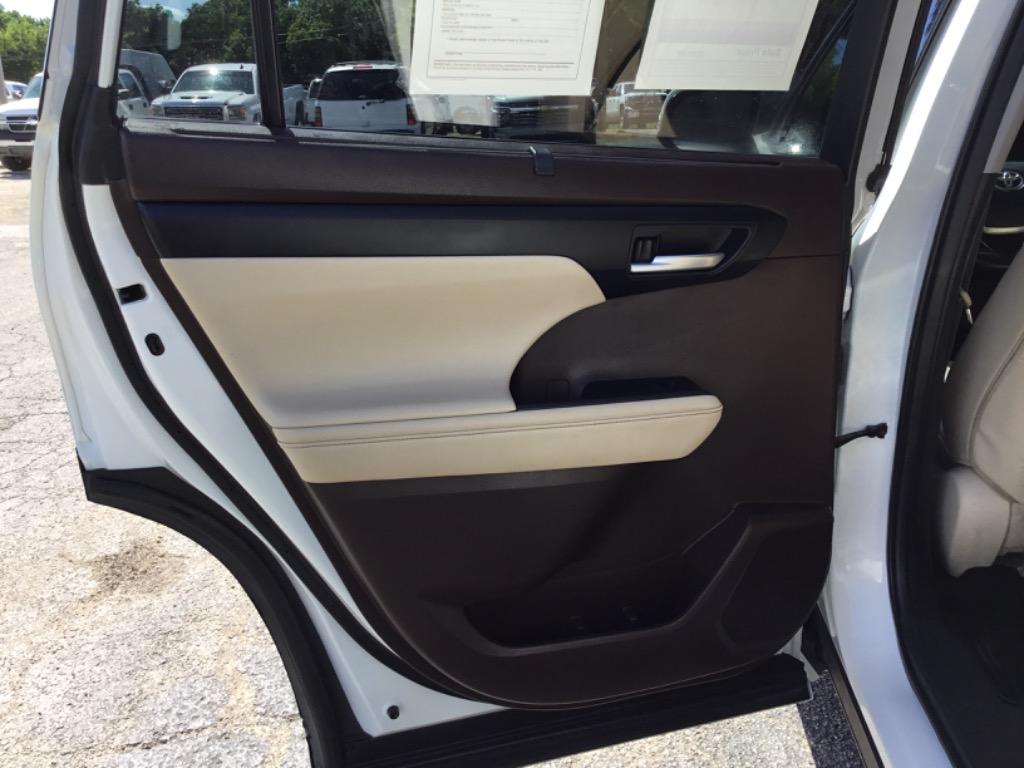 2020 Toyota Highlander - $29,999
