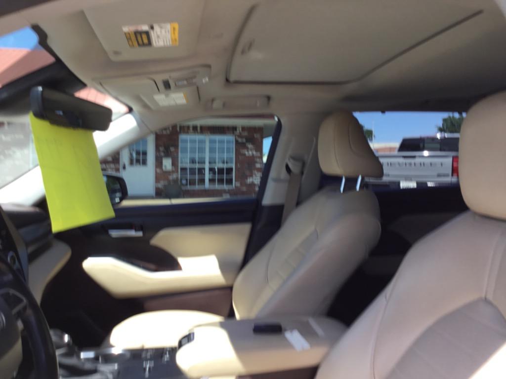 2020 Toyota Highlander - $29,999