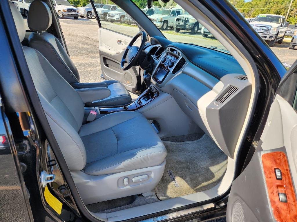 2006 Toyota Highlander - $3,999