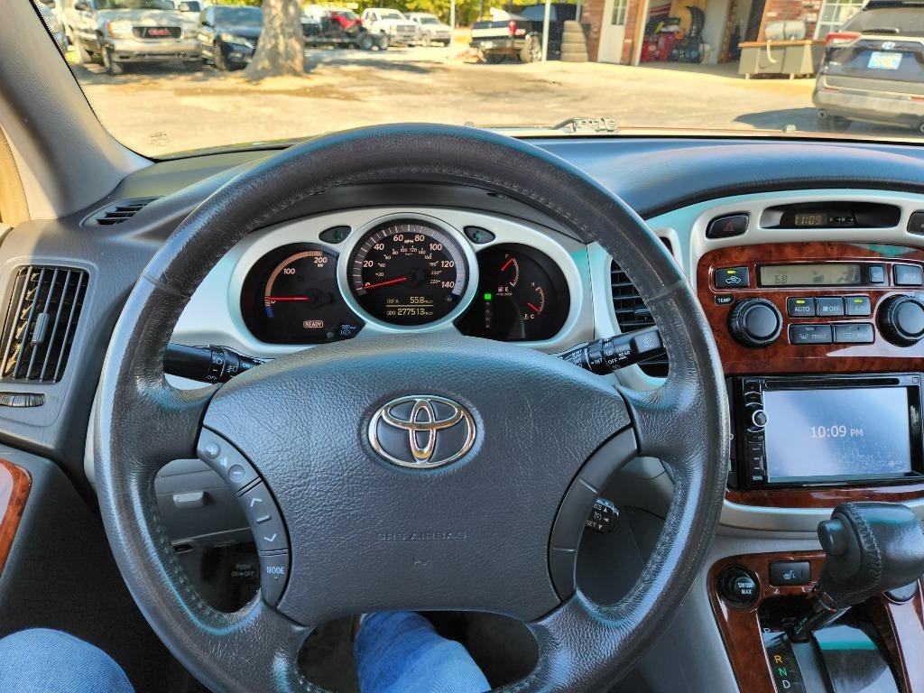 2006 Toyota Highlander - $3,999