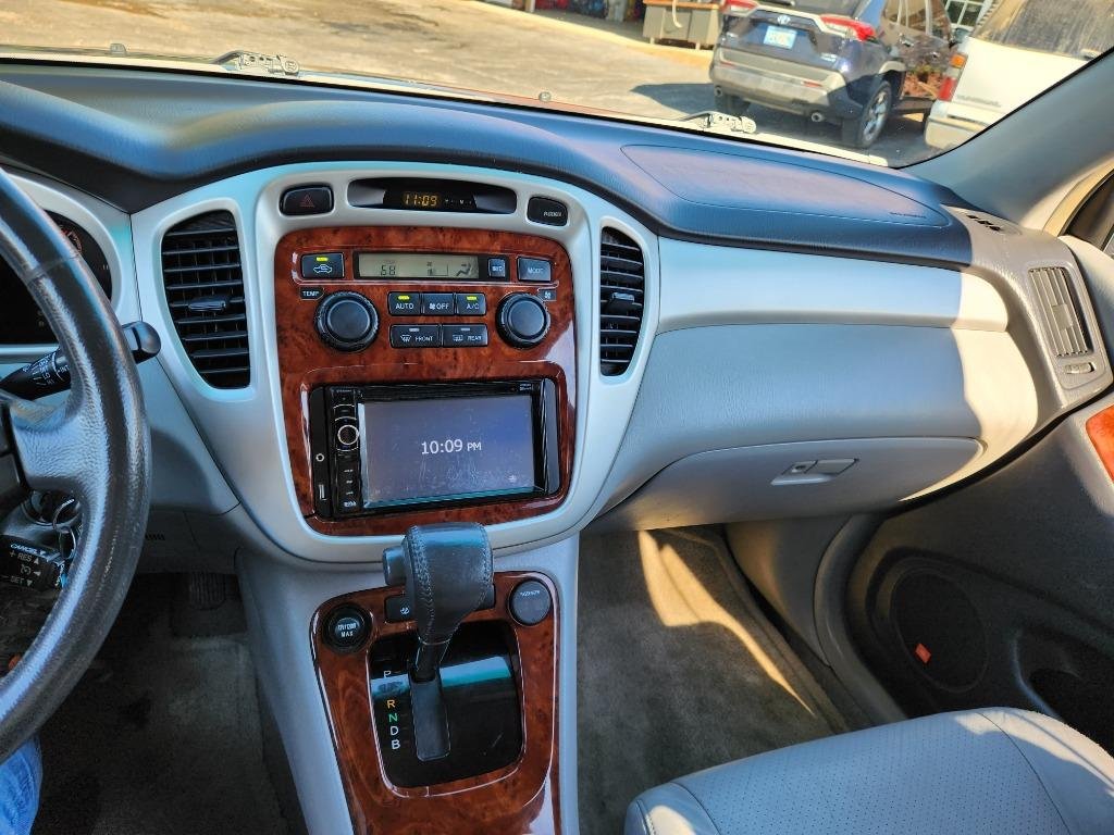 2006 Toyota Highlander - $3,999