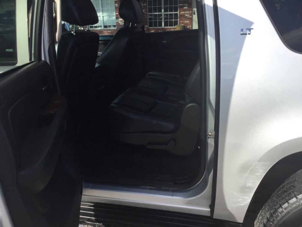 2014 Chevrolet Suburban - $6,999