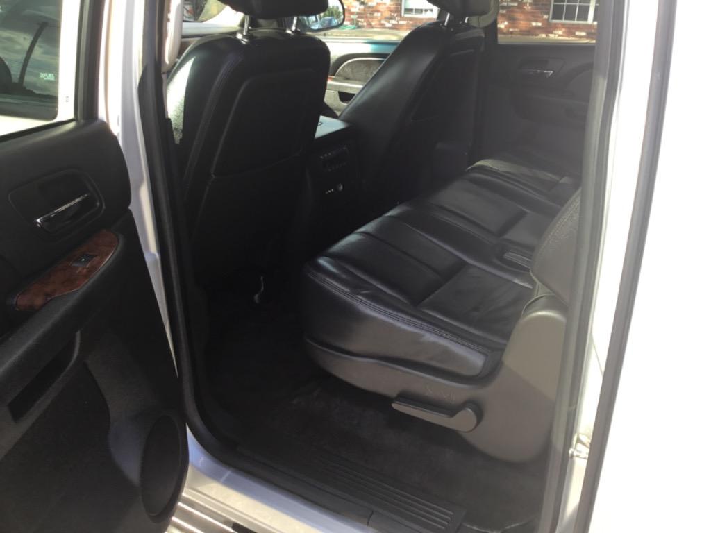 2014 Chevrolet Suburban - $6,999