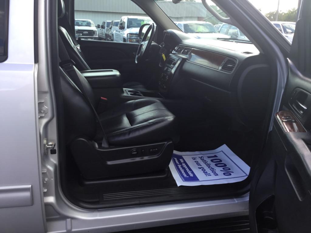 2014 Chevrolet Suburban - $6,999