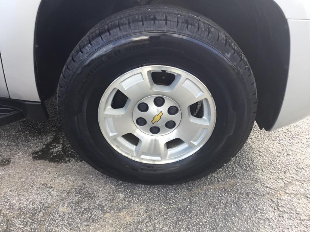 2014 Chevrolet Suburban - $6,999
