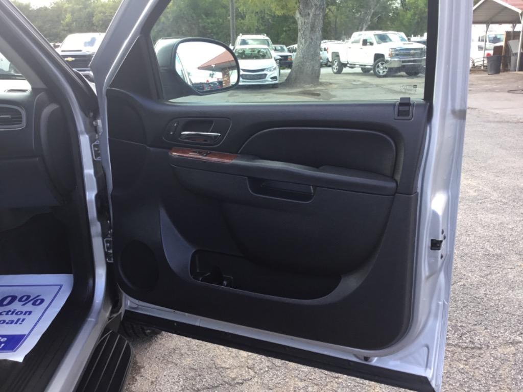 2014 Chevrolet Suburban - $6,999