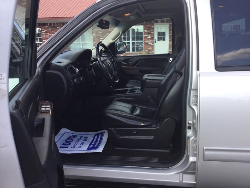 2014 Chevrolet Suburban - $6,999