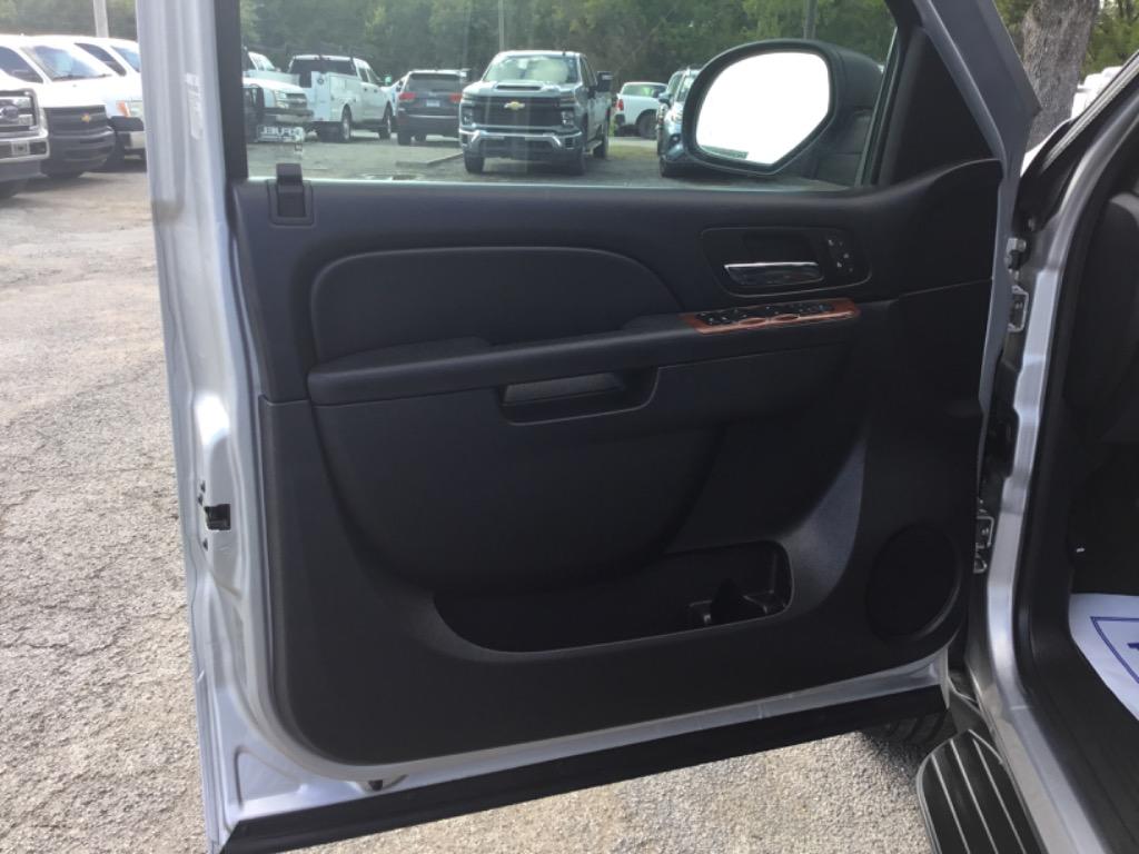 2014 Chevrolet Suburban - $6,999