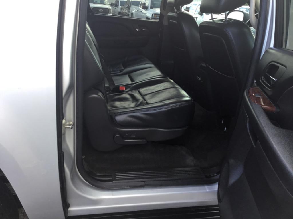 2014 Chevrolet Suburban - $6,999