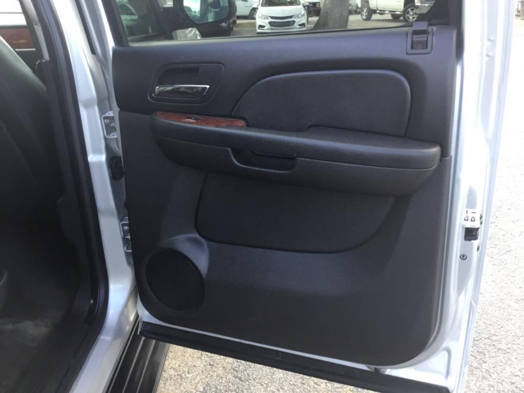 2014 Chevrolet Suburban - $6,999