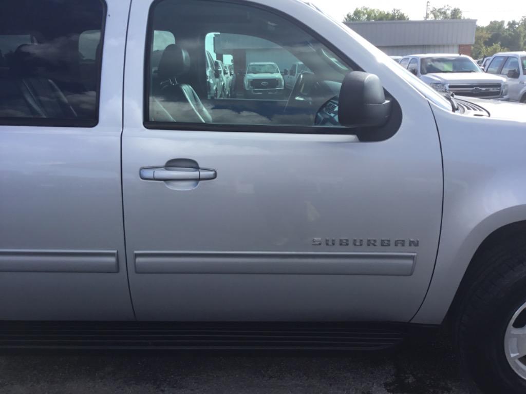 2014 Chevrolet Suburban - $6,999