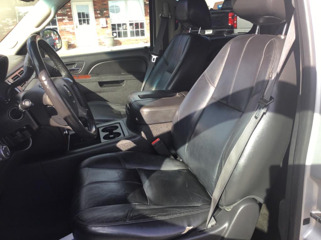 2014 Chevrolet Suburban - $6,999