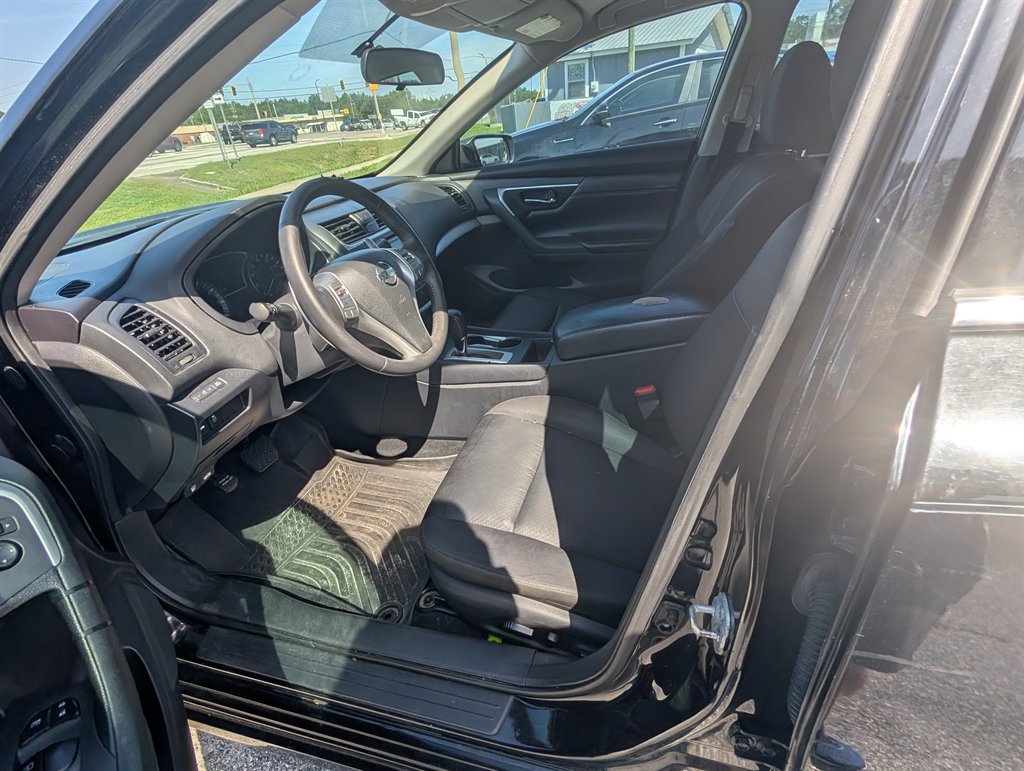 2017 Nissan Altima - $14,995