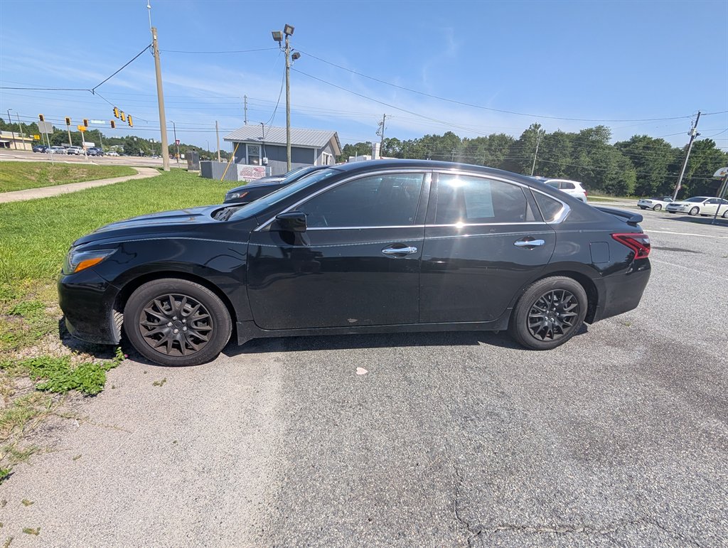 2017 Nissan Altima - $14,995