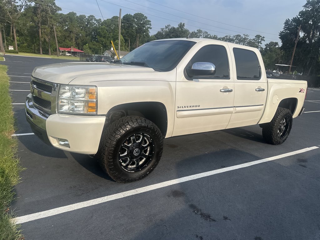 2011 Chevrolet Silverado - $15,995