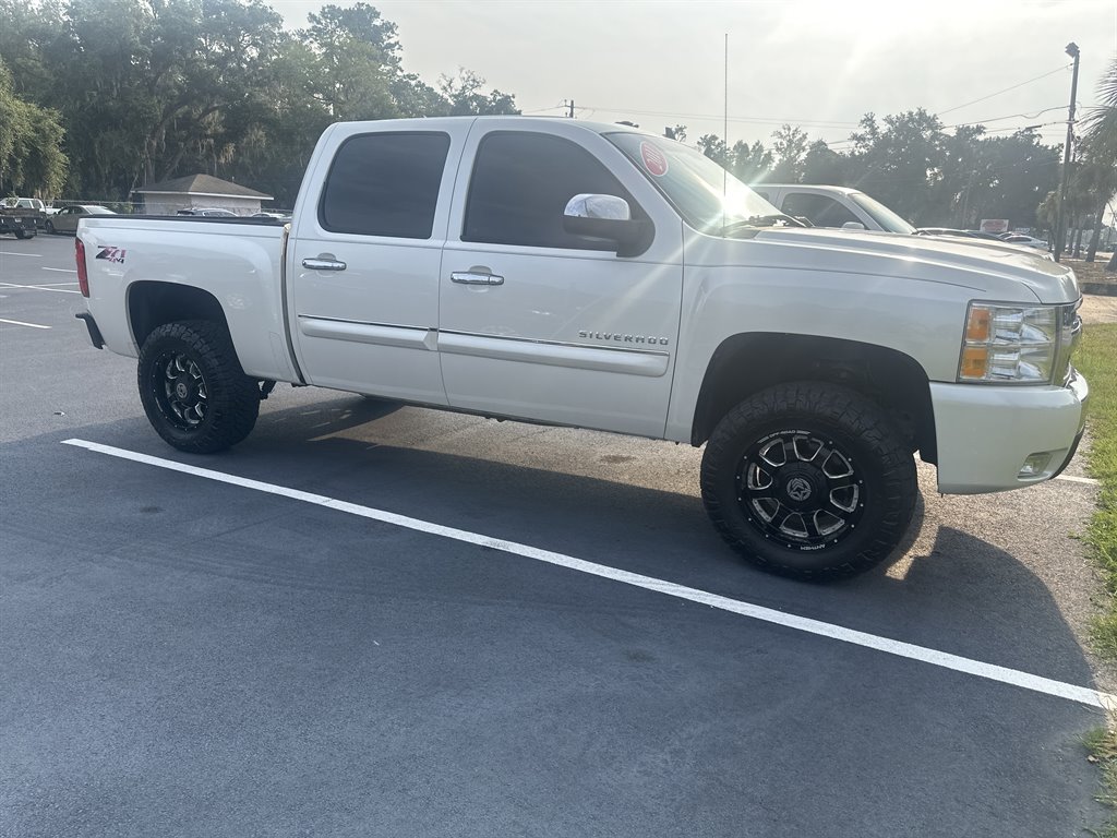 2011 Chevrolet Silverado - $15,995