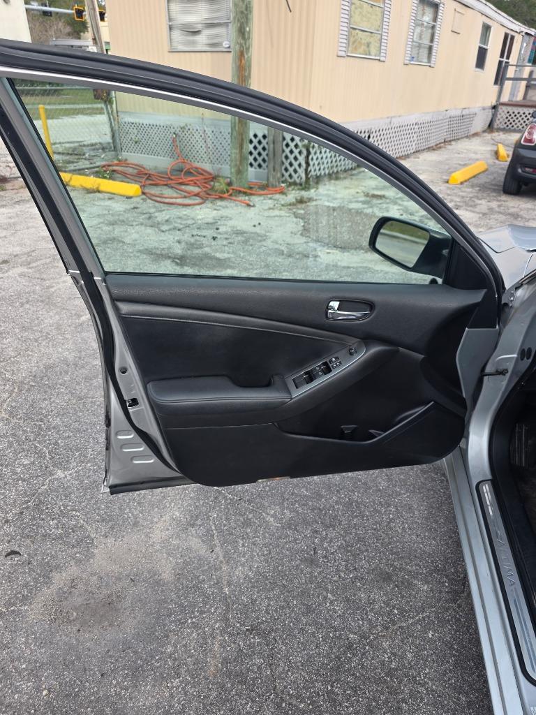 2012 Nissan Altima - $3,995