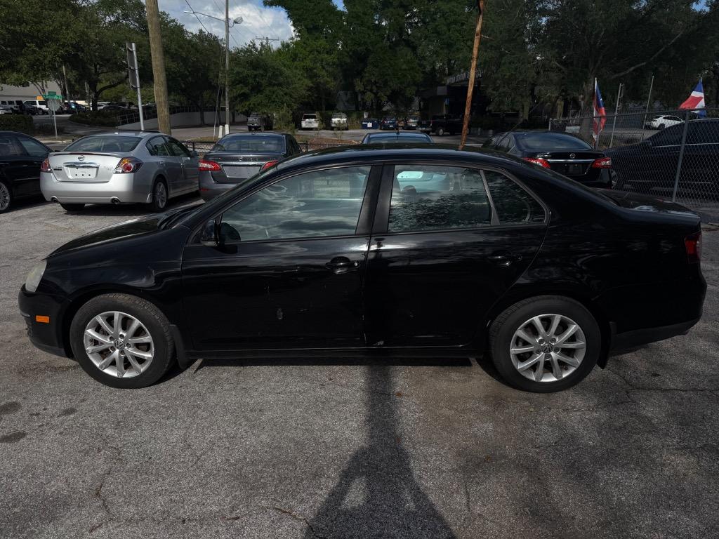 2010 Volkswagen Jetta - $2,995