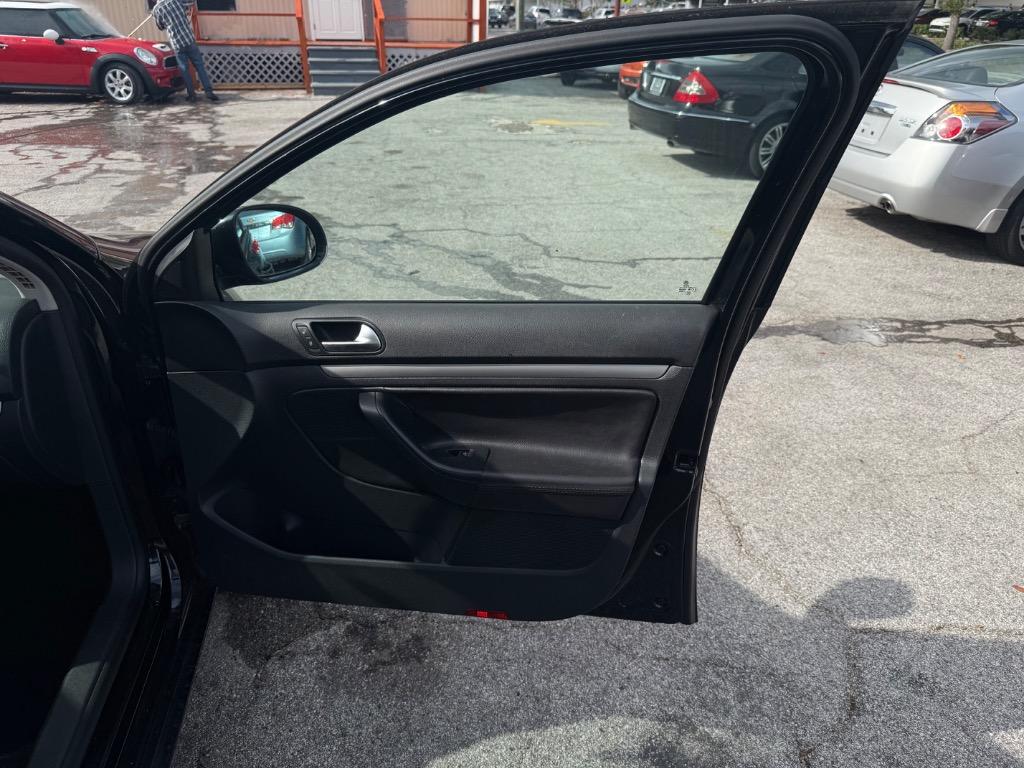 2010 Volkswagen Jetta - $2,995