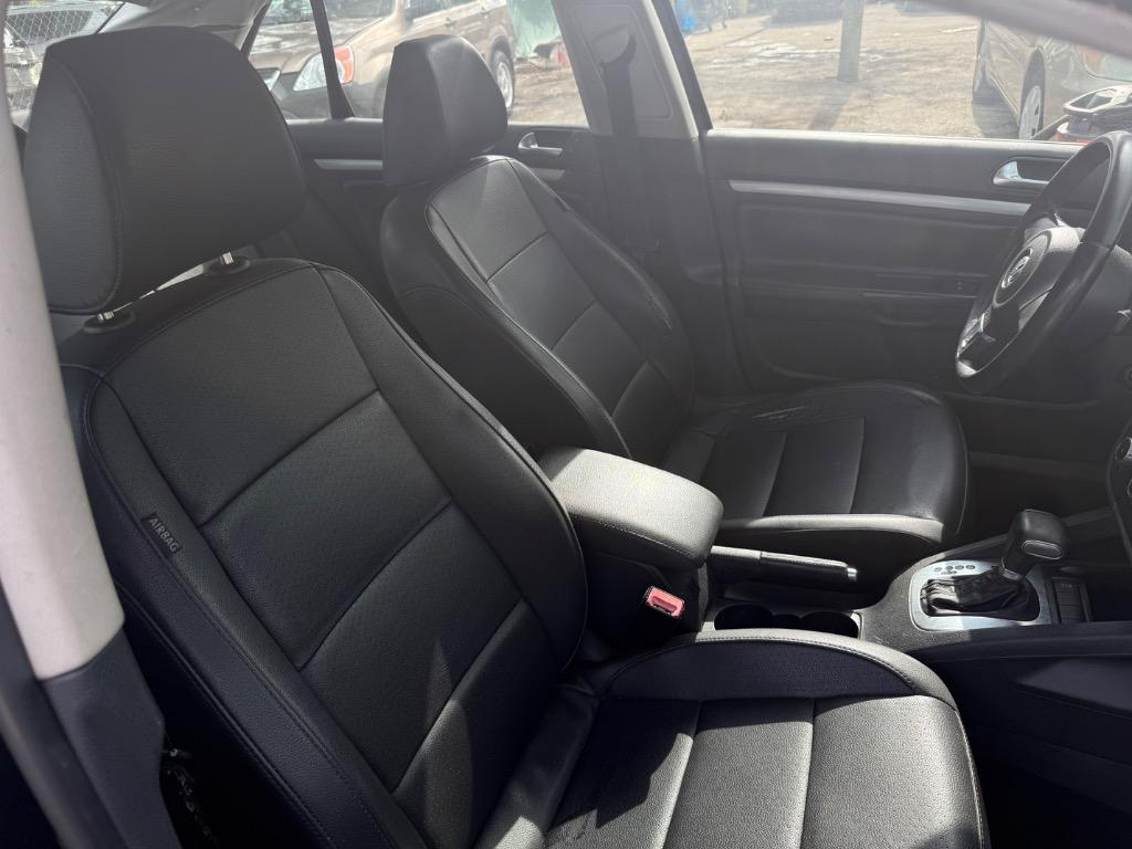 2010 Volkswagen Jetta - $2,995