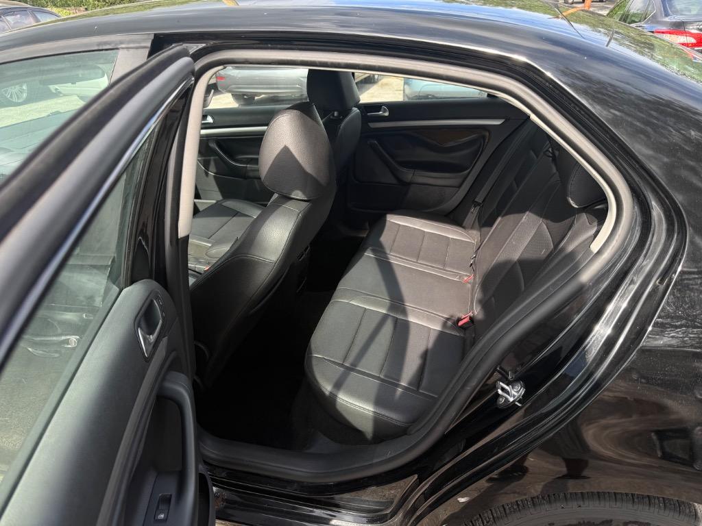 2010 Volkswagen Jetta - $2,995