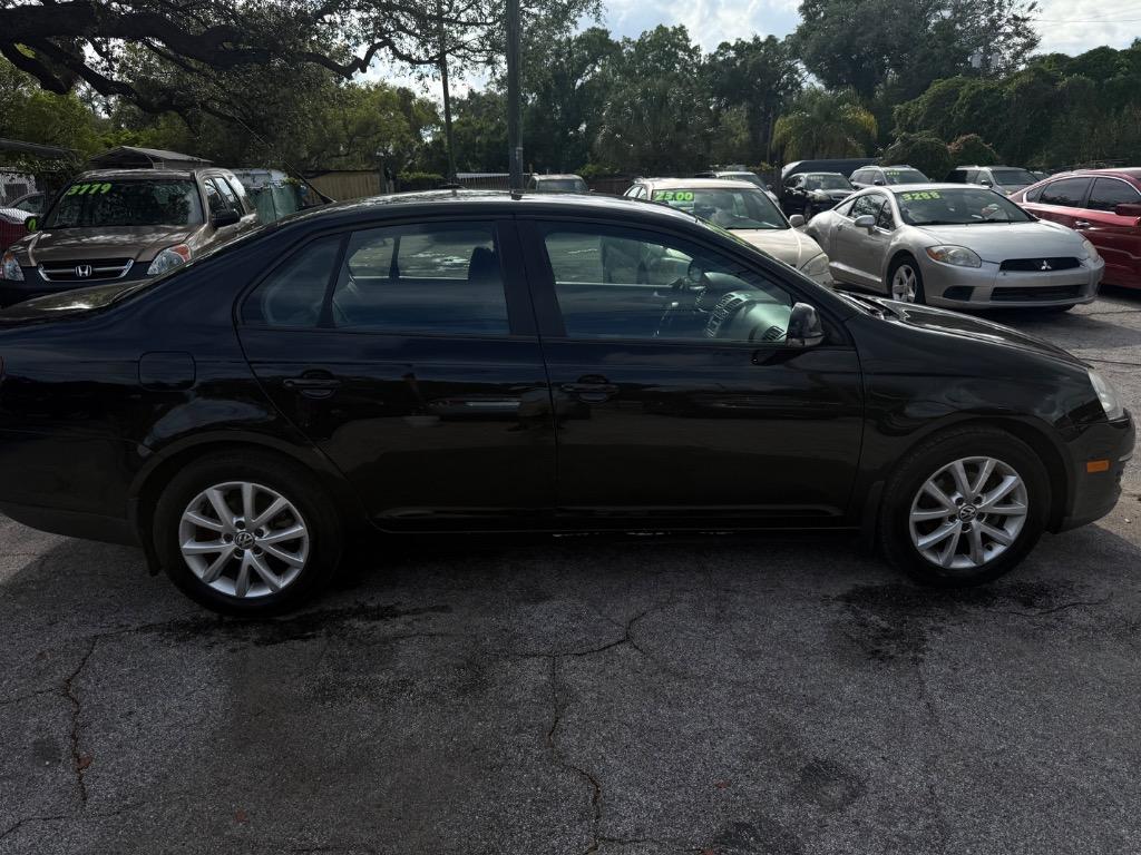 2010 Volkswagen Jetta - $2,995