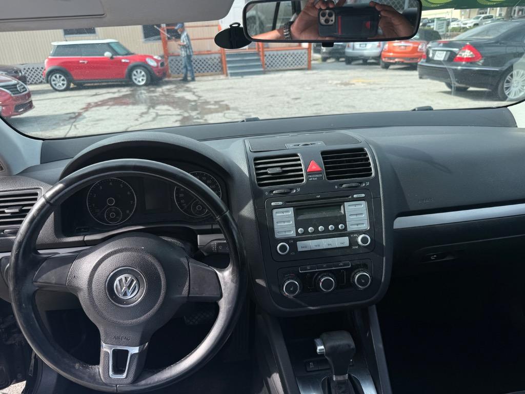 2010 Volkswagen Jetta - $2,995