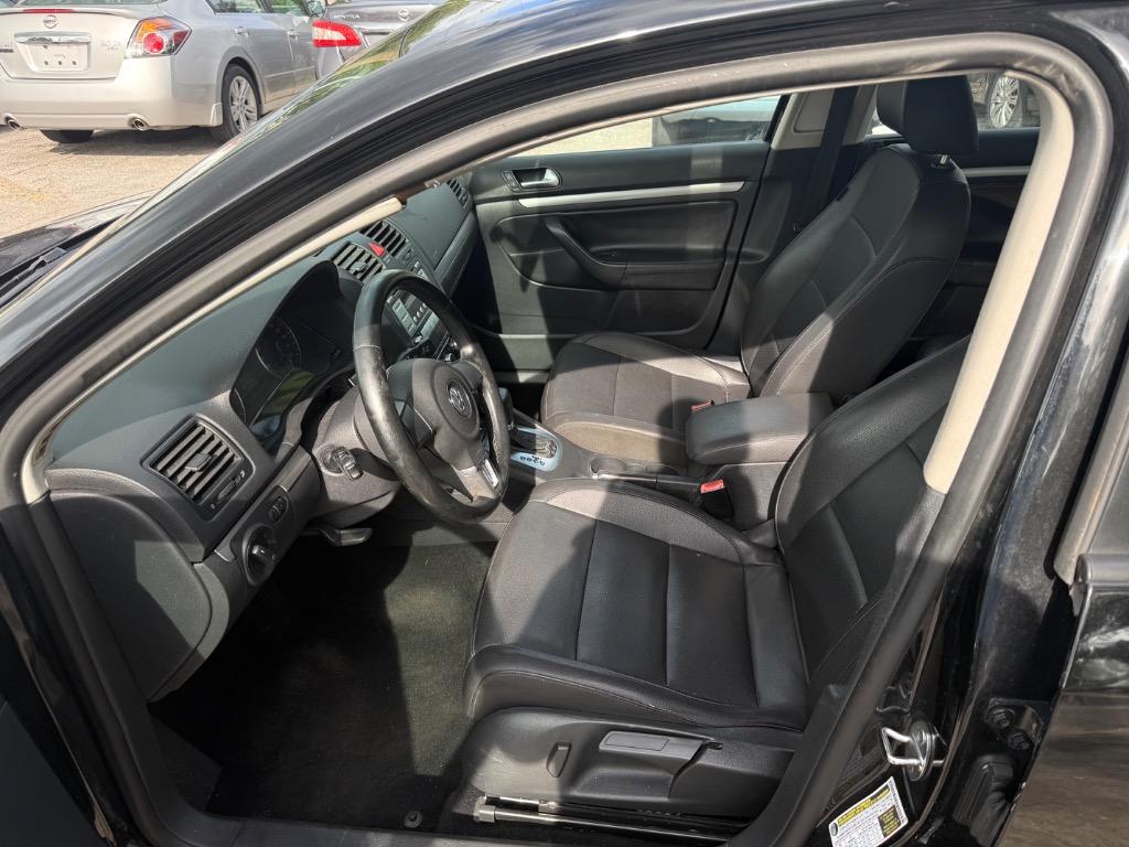 2010 Volkswagen Jetta - $2,995