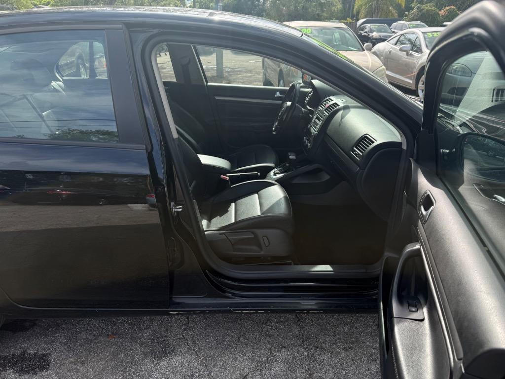2010 Volkswagen Jetta - $2,995