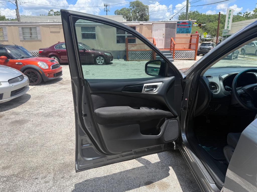 2015 Nissan Pathfinder - $3,500