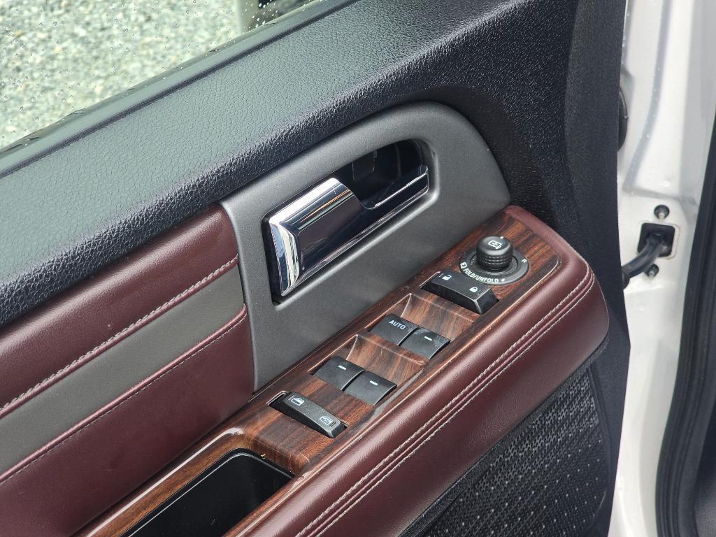 2017 Ford Expedition Platinum photo
