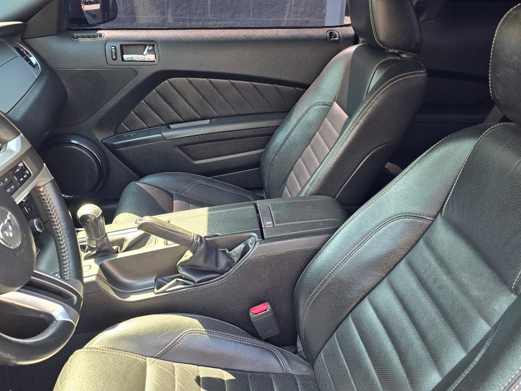 2010 Ford Mustang GT Premium photo